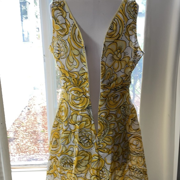 Women’s GNW DRESS Yellow Floral Pattern, Size 14 Zip Up, Very Comfortable - Picture 6 of 11